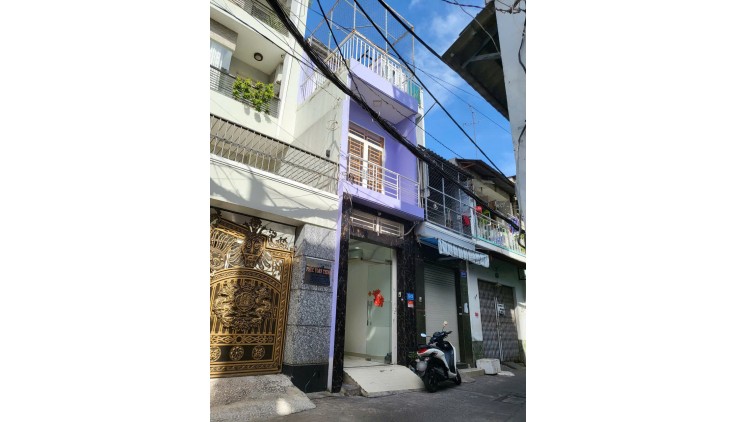 Cho thuê nhà nguyên căn giá chỉ ( 9tr )đường Bàu Cát, P 11 quận Tân Bình