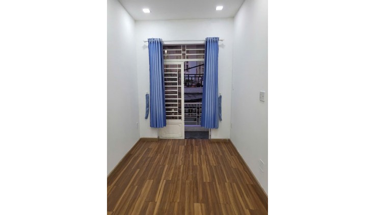 Cho thuê nhà nguyên căn giá chỉ ( 9tr )đường Bàu Cát, P 11 quận Tân Bình