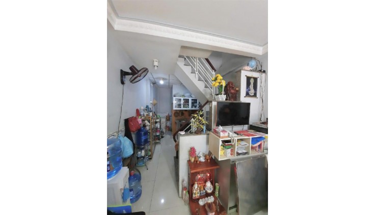 NHÀ QUẬN 10 - HẺM 5M  THÔNG THOÁNG - 3 TẦNG BTCT - 28M2 CHỈ CÓ 3.95 TỶ