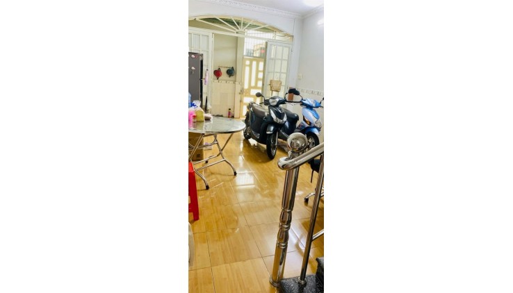NHÀ  QUẬN 10 ĐẸP - NGAY TRUNG TÂM -  VỊ TRÍ VIP - 33M2 - GIÁ CHỈ CÓ 3.9 TỶ
