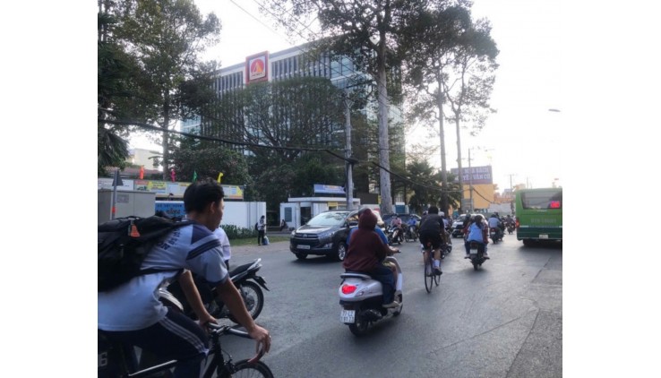 BÁN NHÀ 4 LẦU 1 XẸC VÕ VĂN NGÂN BÌNH THỌ. CĂN HỘ DỊCH VỤ 7 PHÒNG THU NHẬP 25TR/TH. GIÁ 9,3 TỶ. BỚT LỘC