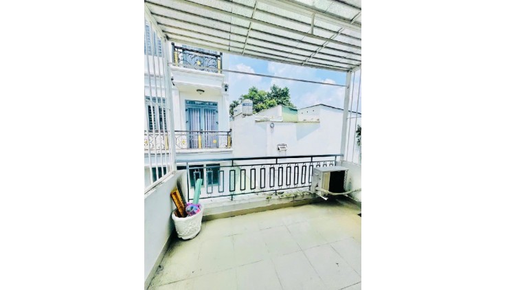 Bán Nhà hẻm thông Emart Phan Huy Ích gần chợ Phạm Văn Bạch - 5m x 10m, 2 Tầng, 2PN - thu nhập 10tr/tháng - NHỈNH 4 tỷ TL
