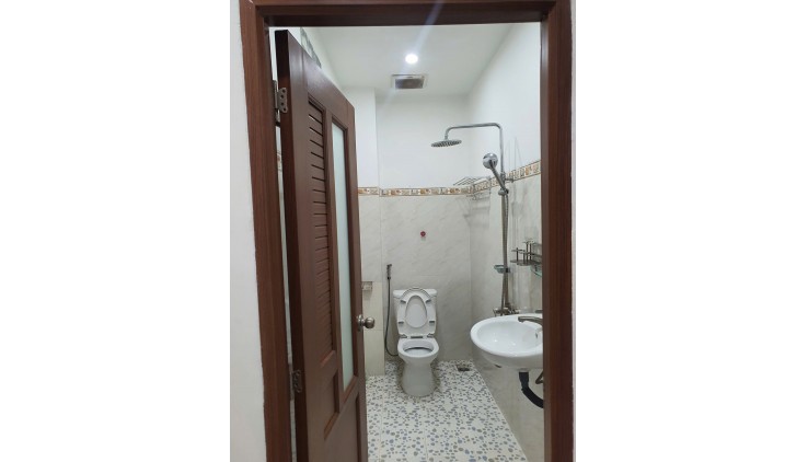 BÁN NHÀ KHU DÂN CƯ HỒNG LONG, HIỆP BÌNH PHƯỚC. KHÔNG GIAN SỐNG XANH. NGANG 6M, NỞ HẬU TÀI LỘC. 145M. GIÁ 9.9 TỶ. TL BỚT LỘC.