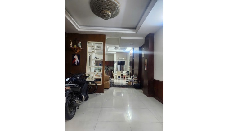 BÁN NHÀ ĐI ĐỊNH CƯ GẤP  - GIÁ RẺ NHÀ ĐẸP HIỆN ĐẠI SẴN NỘI THẤT VÀO Ở NGAY - 70M2 Ô TÔ ĐỂ TRONG NHÀ - KHÔNG QH/LG/LỖI - 8.55 TỶ
