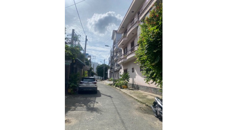 LINH TRUNG CÒN SÓT LẠI. 186M2. ĐƯỜNG OTO TẢI THÔNG. TRUNG TÂM ĐẦY ĐỦ TIỆN ÍCH. MẬT ĐỘ XÂY DỰNG CAO. GIÁ 13.5 TỶ. TL