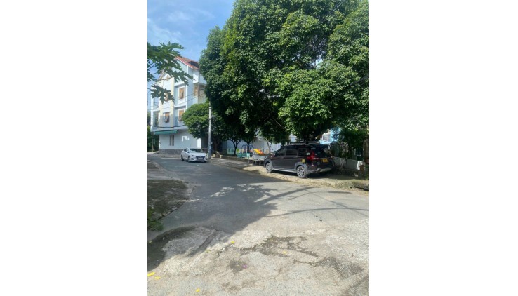 LINH TRUNG CÒN SÓT LẠI. 186M2. ĐƯỜNG OTO TẢI THÔNG. TRUNG TÂM ĐẦY ĐỦ TIỆN ÍCH. MẬT ĐỘ XÂY DỰNG CAO. GIÁ 13.5 TỶ. TL