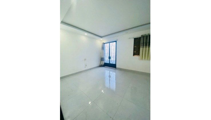 Nhỉnh 4 tỷ, 5x10 - 2 Tầng - Phan Huy Ích gần Emart - hẻm thông ô tô xe tải vi vu