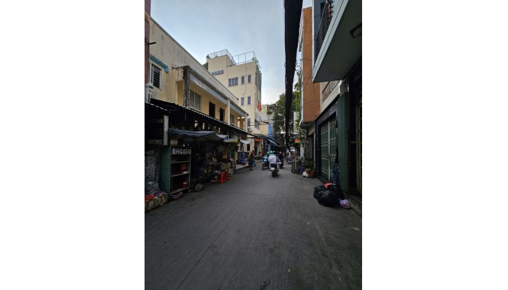 Ngang 5,5 nở hậu 6m Dài 12,5
Giấy phép xây dựng 5 tấm
49 triệu m2