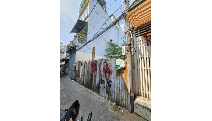 Ngang 5,5 nở hậu 6m Dài 12,5
Giấy phép xây dựng 5 tấm
49 triệu m2