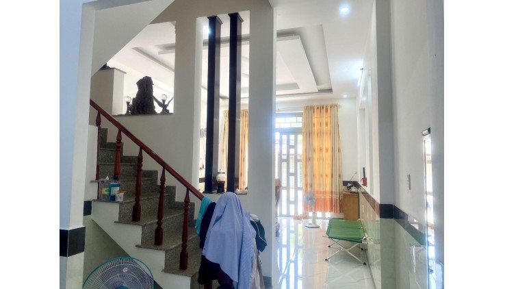 BÁN NHÀ MẶT TIỀN ĐƯỜNG NHỰA THỚI TAM THÔN HÓC MÔN (NGUYỄN THỊ NGHÉ) GIÁ RẺ - NHÀ 2 TẦNG MÁI THÁI THIẾT KẾ KIỂU ÂU - VỪA Ở VỪA KINH DOANH.