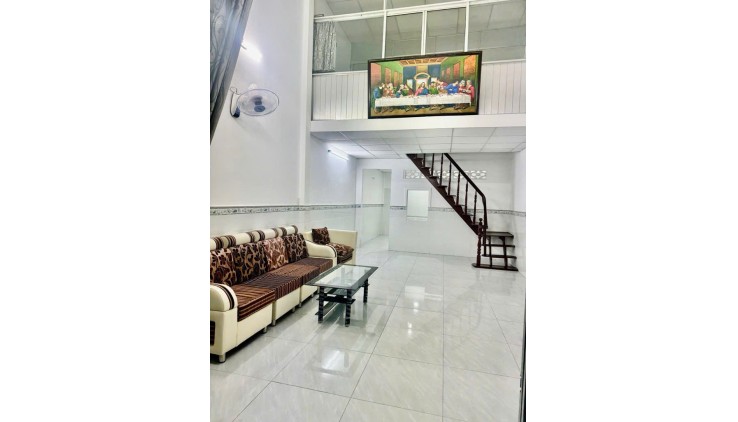 Siêu Hiếm, Sát Vincom, Nhà 2 Tầng - 48m2  Ngã 5 Quang Trung, chợ Gò Vấp - NHỈNH 4 tỷ TL