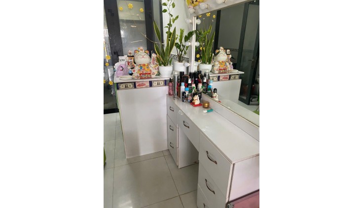 Quận 8 ! Thanh Lý lại nội thất tiệm Nail tại Nguyễn Duy, F.10, Tel : 0934171161 ̣ Chính chủ