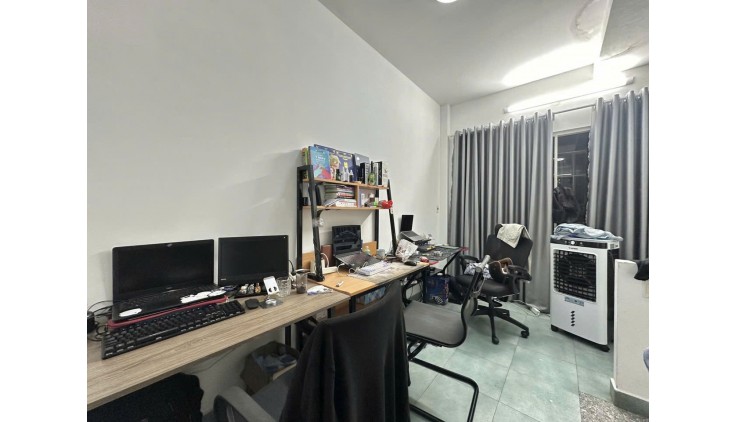 Bán nhà Trần Quang Diệu, Q3, ngang 5m, HXH, Chỉ 6.2 tỷ