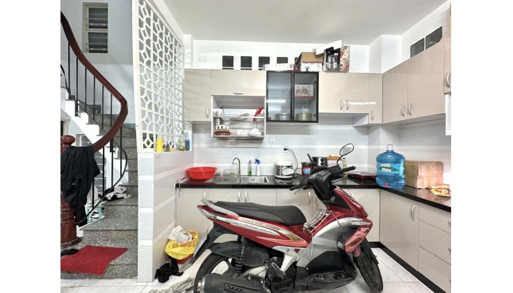 Bán nhà Trần Quang Diệu, Q3, ngang 5m, HXH, Chỉ 6.2 tỷ