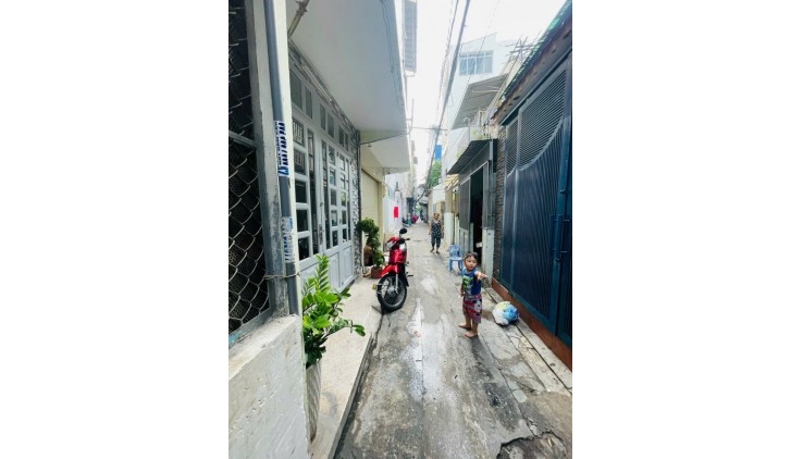 Bán nhà mặt tiền KD Hồ Bá Kiện, Q10, DT 4.7m x 15.5m, Chỉ 20.5 tỷ