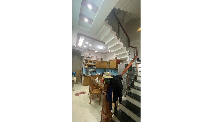 Bán gấp nhà Đ 11 gần chợ 26/3 BHH sát AEON Tân Phú 64m2,4Tầng nhỉnh 5 tỷ