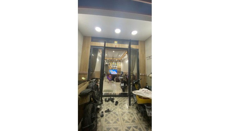 Bán gấp nhà Đ 11 gần chợ 26/3 BHH sát AEON Tân Phú 64m2,4Tầng nhỉnh 5 tỷ