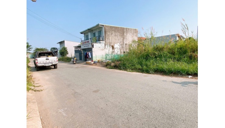 Bán gấp lô đất khu phân lô gần Liên Phường , KCN cao - 86m2- Ngang 6m- đường 8m-sẵn sổ