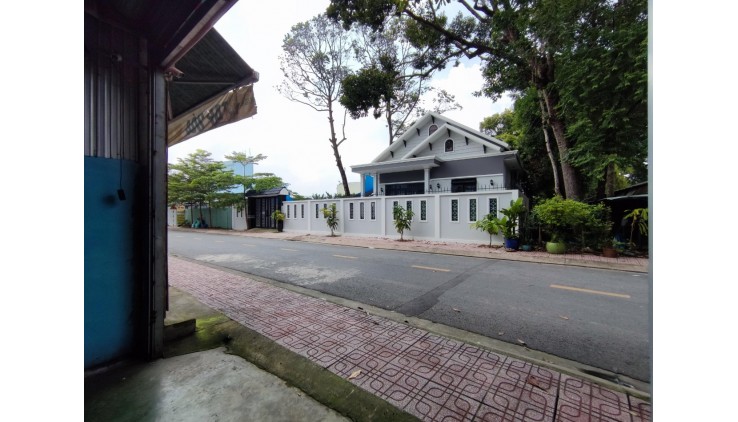 BÁN NHÀ TÂN HIỆP HÓC MÔN GIÁ RẺ- QUÁN CAFE GÓC 2 MT ĐANG KINH DOANH ỔN ĐỊNH- NHÀ 4 TẦNG 5PN 5WC - MẶT TIỀN ĐƯỜNG NHỰA 10M- 136M2- CHỈ NHỈNH 6 TỶ