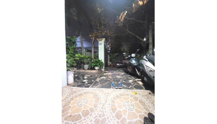 XE Hơi Đỗ Cổng, Ngang 6m, ở ngay, Trường Thọ Thủ Đức, DT 61m2 ( 6 x 10 ). chỉ 4ty hơn.