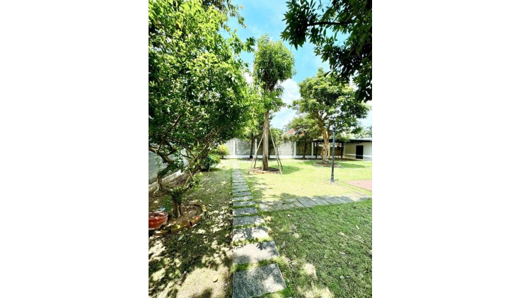 BÁN NHÀ HOMESTAY NGHỈ DƯỠNG ĐẲNG CẤP VIP NHẤT - KHU VILLA BIỆT THỰ - CÓ HỒ BƠI - ĐƯỜNG NHỰA 10M - TẶNG FULL NỘI THẤT CAO CẤP.
Bùi Công Trừng DT: 35