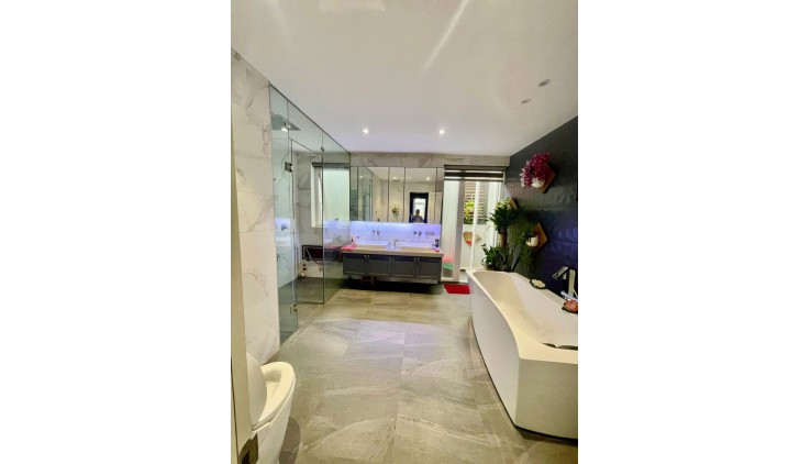 Bán Biệt Thự siêu vip Hồ Văn Huê, Tân Bình, có thang máy, ngang 7.1m , hẻm 20m, chỉ 42 tỷ.