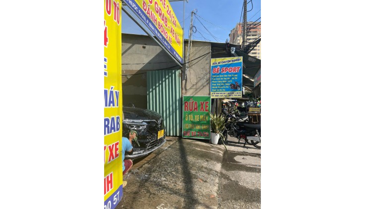 Bãi giữ xe rửa xe 
