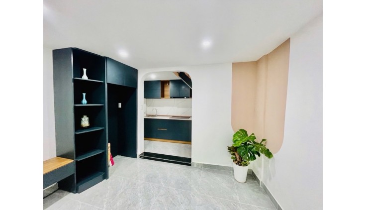 SÁT MẶT TIỀN - SÁT QUẬN 1 - NGAY HÀNG XANH - SỔ NỞ HẬU - NHÀ MỚI ĐẸP