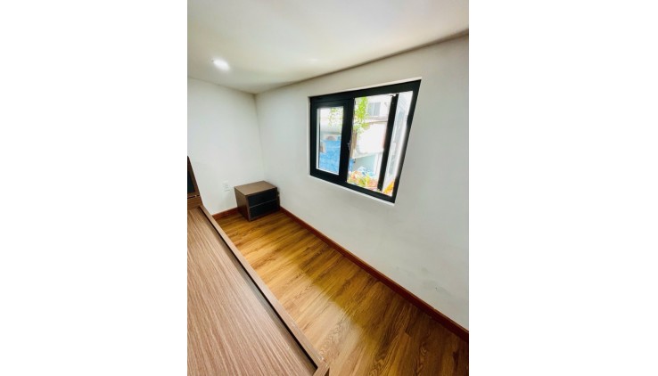 SÁT MẶT TIỀN - SÁT QUẬN 1 - NGAY HÀNG XANH - SỔ NỞ HẬU - NHÀ MỚI ĐẸP