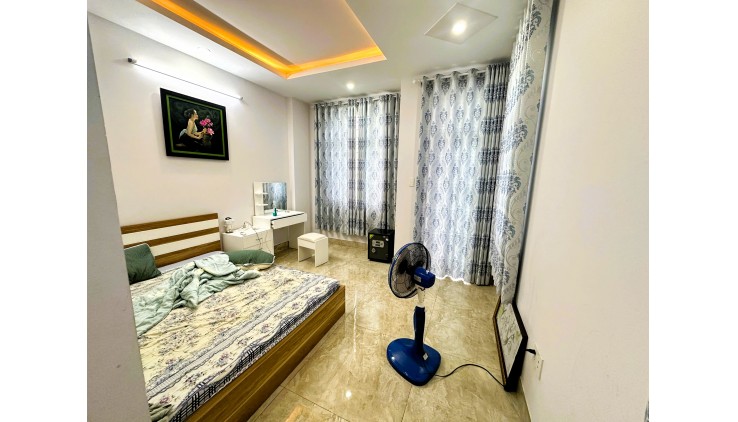 Cho thuê nhà 1T2L 4pn full nội thất mặt tiền đường kdc Hồng Long - Hiệp Bình Phước