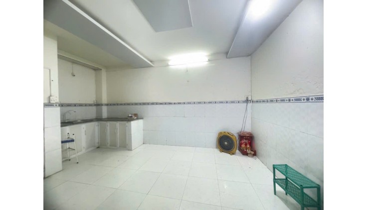 GÒ VẤP - VÀI CĂN NHÀ RA MẶT TIỀN PHẠM VĂN ĐỒNG -2,5 TỶ
