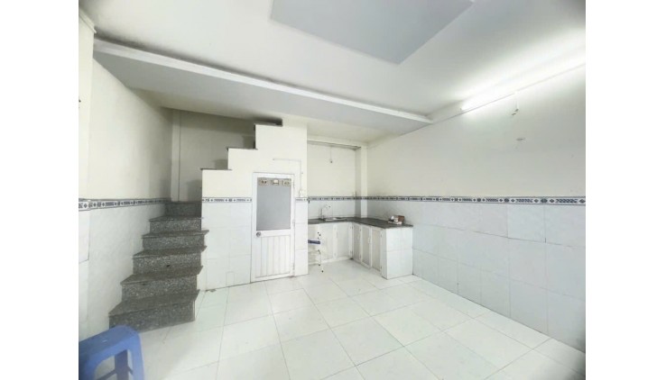 GÒ VẤP - VÀI CĂN NHÀ RA MẶT TIỀN PHẠM VĂN ĐỒNG -2,5 TỶ