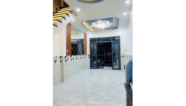 Sát mặt tiền Ngang 3.3 dài 10 m
Có 89 triệu Q4