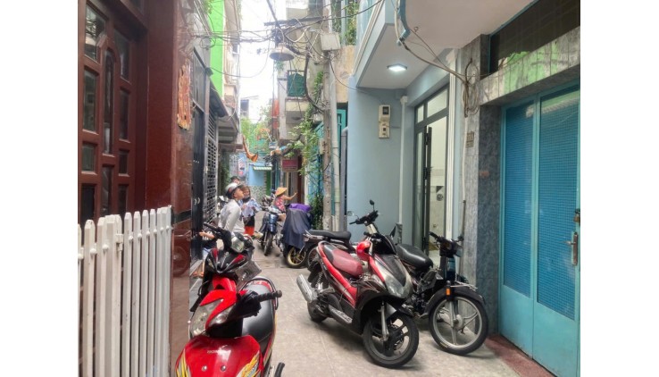 Sát mặt tiền Ngang 3.3 dài 10 m
Có 89 triệu Q4
