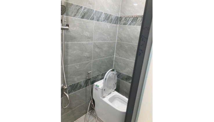 Sát mặt tiền Ngang 3.3 dài 10 m
Có 89 triệu Q4