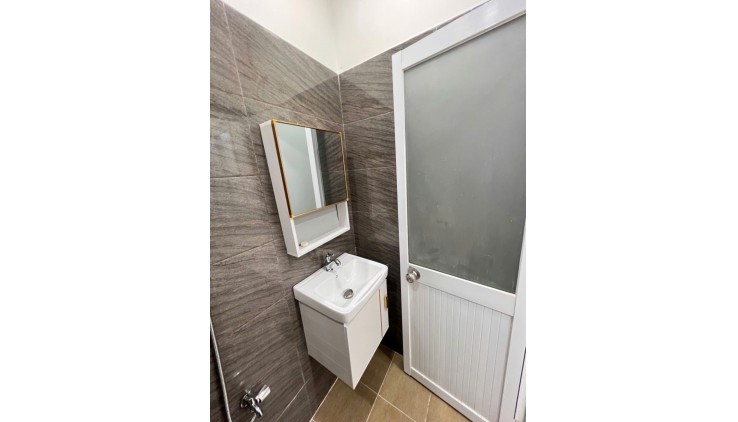 NHÀ ĐẸP GIÁ TỐT - XE HƠI ĐỖ CỬA - VỊ TRÍ TRUNG TÂM LINH CHIỂU - CÓ DÒNG TIỀN, 79M. HƠN 6 TỶ. TL.