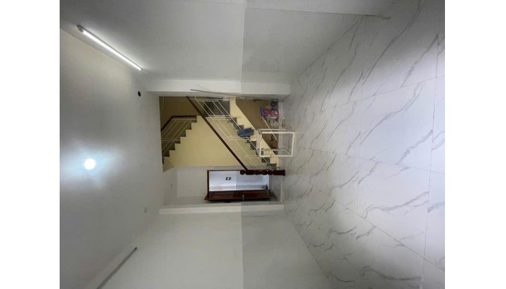 Nhà quận 1 hồ hảo hớn cách 3 căn ra mặt tiền . 4 tầng 32m2 3.8m nở hậu tài lộc . đang cho thuê 20tr/1th