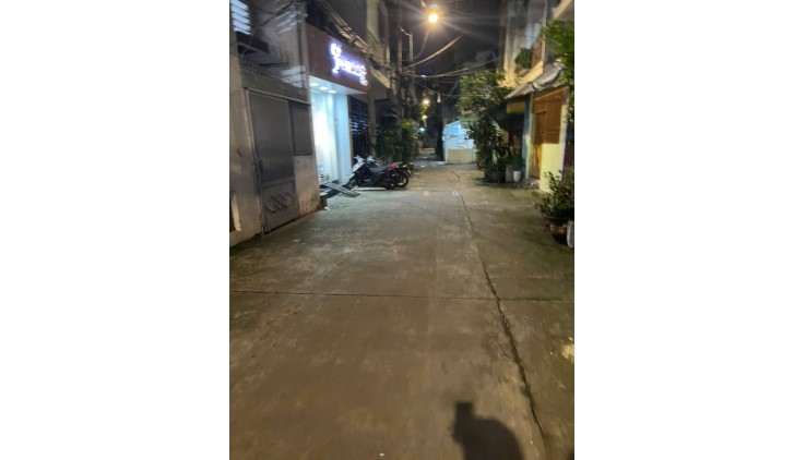 NHÀ ĐẸP HẺM XE HƠI ĐẬU TRƯỚC NHÀ , HẺM THÔNG RA HẺM 528 ĐBP - 10M RA ĐƯỜNG 3/2 - 30M2 VỪA Ở VỪA KINH DOANH -