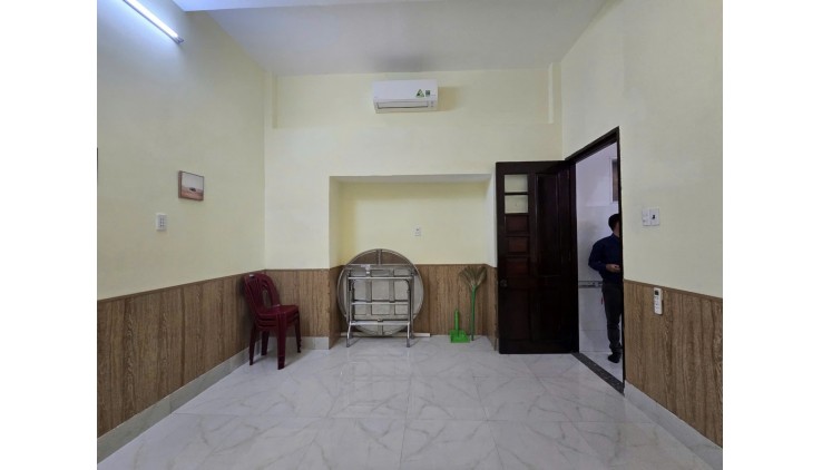 Bán nhà Bình Thạnh, 64m2, nở hậu, 4 phòng ngủ, nhà mới ở ngay.