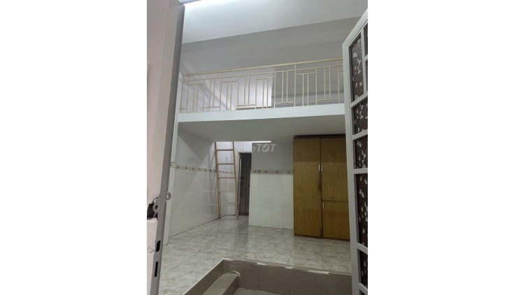 CHO THUÊ PHÒNG +GÁC LỬNG GIÁ RẺ ĐỐI DIỆN UBND Q.BÌNH THẠNH, GẦN ĐH MỸ THUẬT P.3