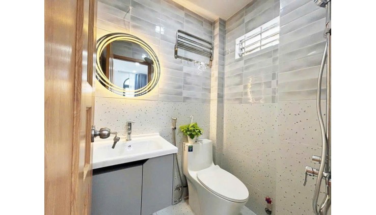 NhàThích Quảng Đức 27m -3 tầng - giá 5.1 tỷ, Phường 4, Phú Nhuận