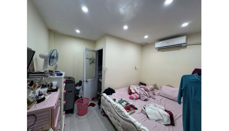 Bán Gấp nhà Trần Quang Cơ Tân Phú hẻm xe hơi tới cửa thông 48m2,2 Tầng 3 tỷ