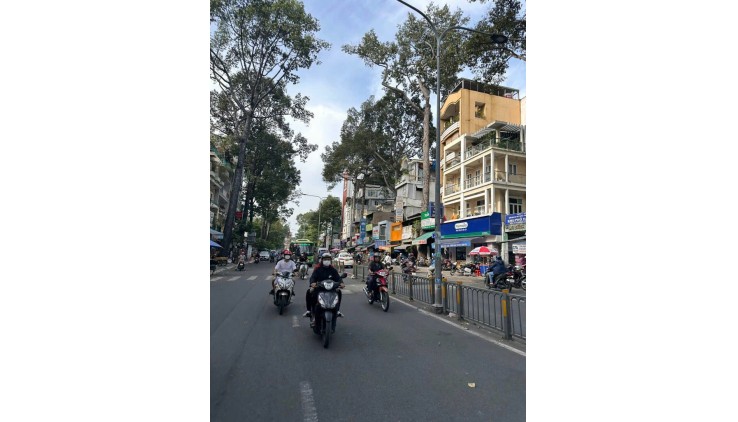 TRUNG TÂM QUẬN 10 - LÊ HỒNG PHONG - XE HƠI ĐỖ CỔNG - CÁCH 2 CĂN RA MẶT TIỀN LÊ HỒNG PHONG - TIỆN ĐỦ THỨ .