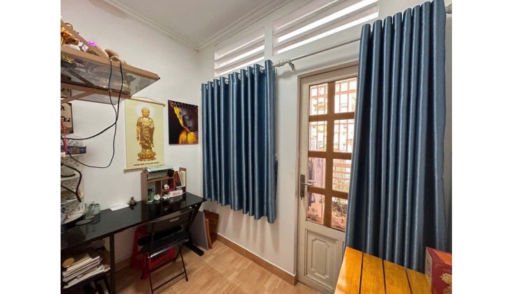 TRUNG TÂM QUẬN 10 - LÊ HỒNG PHONG - XE HƠI ĐỖ CỔNG - CÁCH 2 CĂN RA MẶT TIỀN LÊ HỒNG PHONG - TIỆN ĐỦ THỨ .