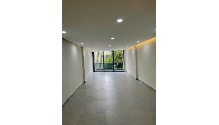 Bán nhà mặt tiền KD Lê Thị Riêng, Q1, Sát Bùi Viện, DT 4.3m x 14.5m, 4 tầng, Chỉ 34 tỷ