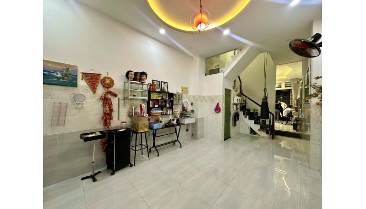 Chủ ngộp ngân hàng cần bán nhà Lũy Bán Bích, Tân Phú, 4 tầng, 62m2, hẻm oto, nhà ở ngay, Chỉ 6.8 tỷ