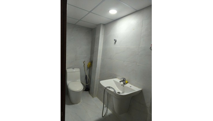 Nhà MT đường 37 Thủ Đức 53m2 4,5x 12, trệt lầu, chỉ 2.4  tỷ TL