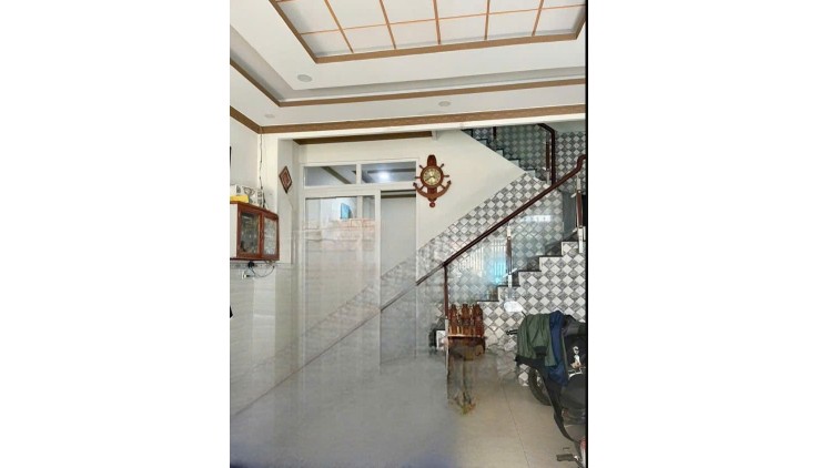 HÀNG HIẾM, KHU P LÔ, PHÚ HỬU, Q9, Đường 5m, 3 tầng 180m kiêng cố, ở ngay, chỉ 4t nhỉnh