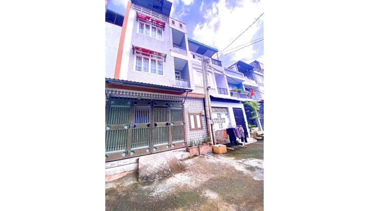 Giảm sốc, KHU P LÔ, PHÚ HỬU, Q9, Đường 5m, 3 tầng 181m kiêng cố, ở ngay, chỉ 4t hơn.