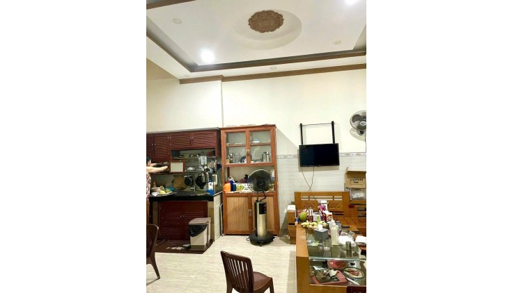 Giảm sốc, KHU P LÔ, PHÚ HỬU, Q9, Đường 5m, 3 tầng 181m kiêng cố, ở ngay, chỉ 4t hơn.